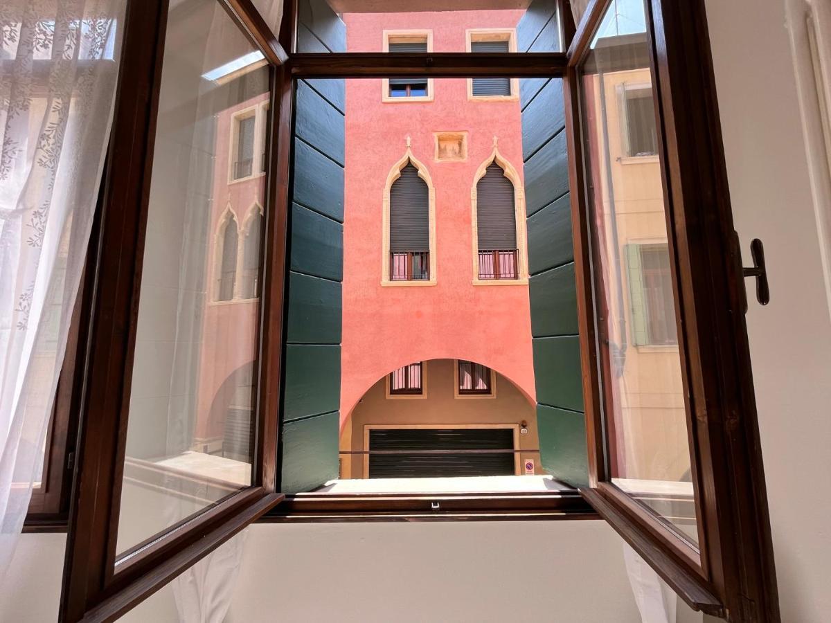 Appartamento Ai Portici Di Via Savonarola Padova Exterior photo